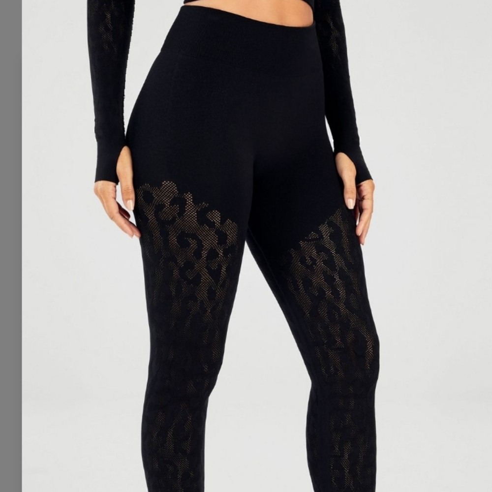 New Fabletics Mid-Rise 7/8 Leopard print Leggings